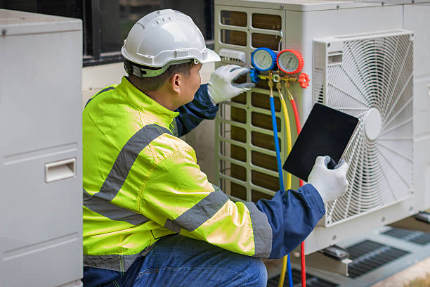 Professional Hvac Installation technician working in Sealy, TX